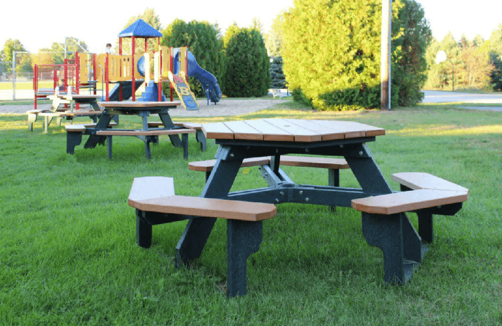 ADDITIONAL PICNIC TABLE CONSIDERATIONS - Maximizing Public Spaces: How Picnic Tables Encourage Community Engagement